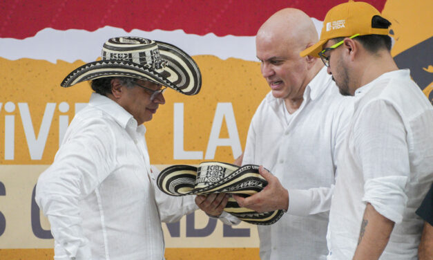 Colombia revives paramilitary demobilization process