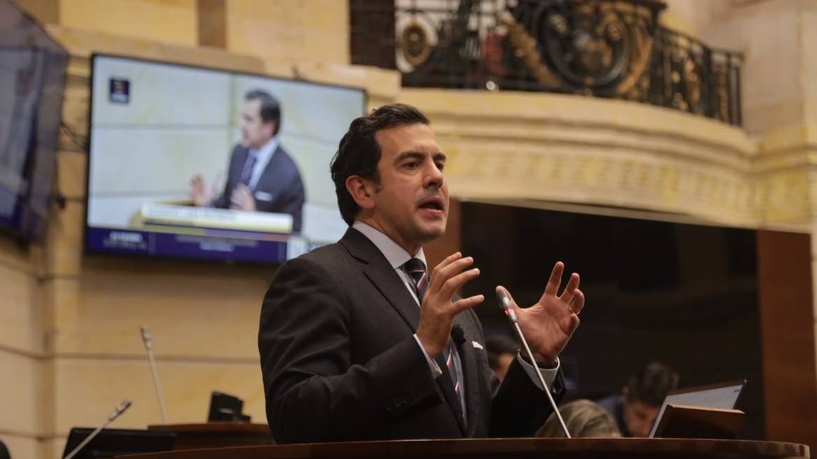 Budget blunder triggers cabinet shake-up in Colombia